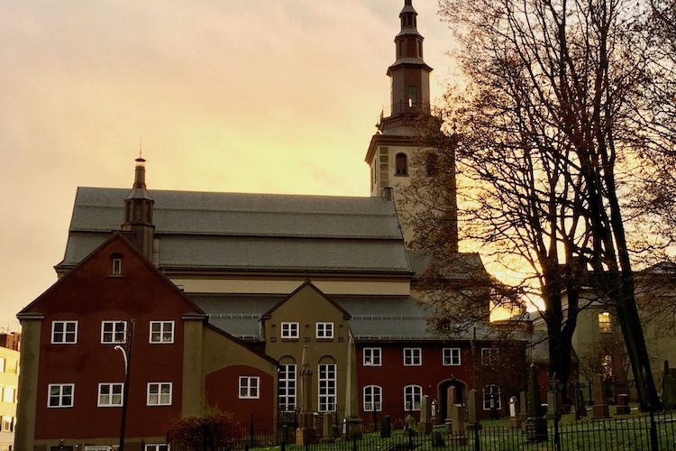 Oslo: Perhemessu ja äitienpäiväjuhla Oslo: Perhemessu ja äitienpäiväjuhla