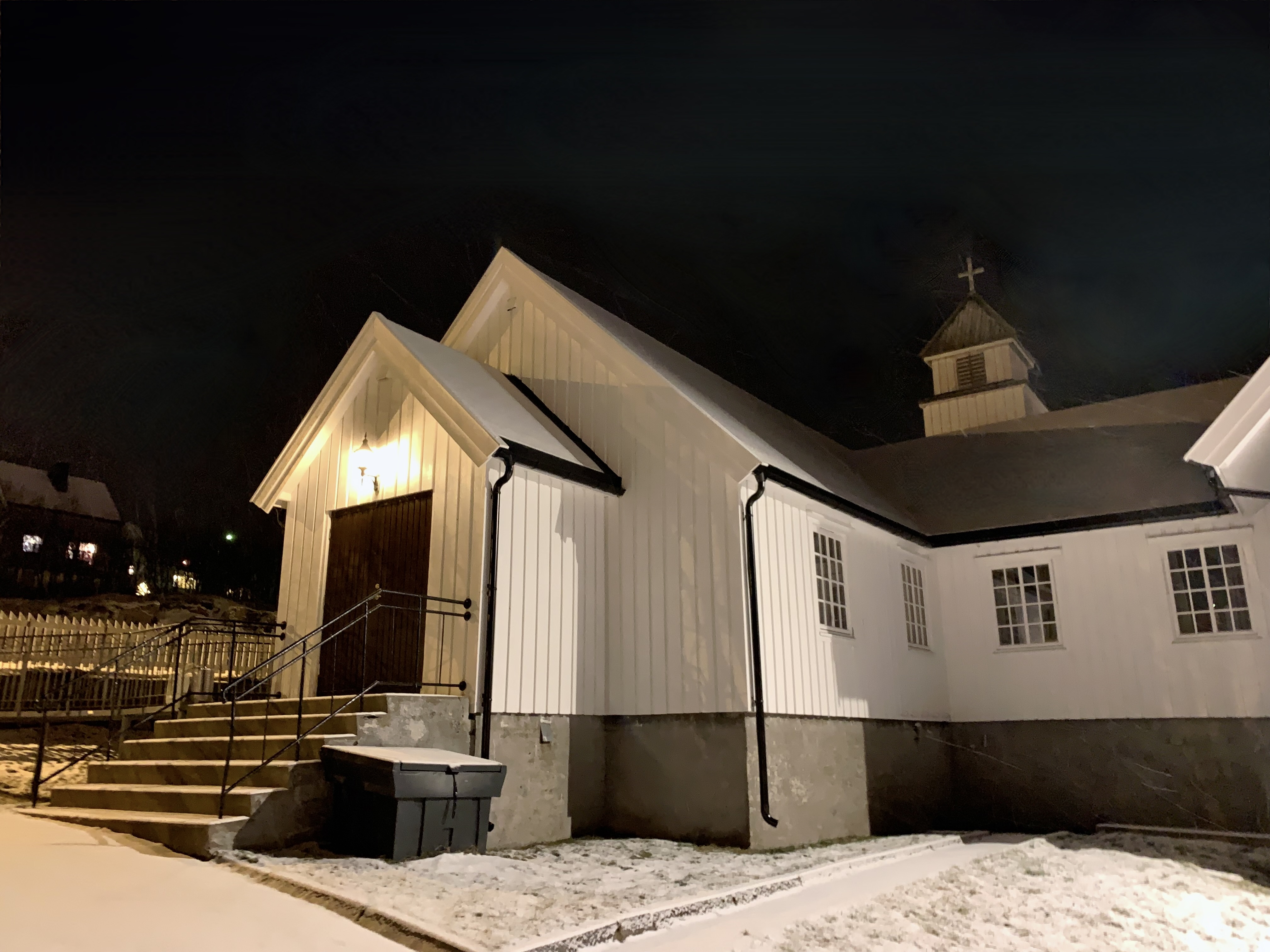 Hammerfestissa kokoonnumme paikassa nimeltä Rypefjord kirke.