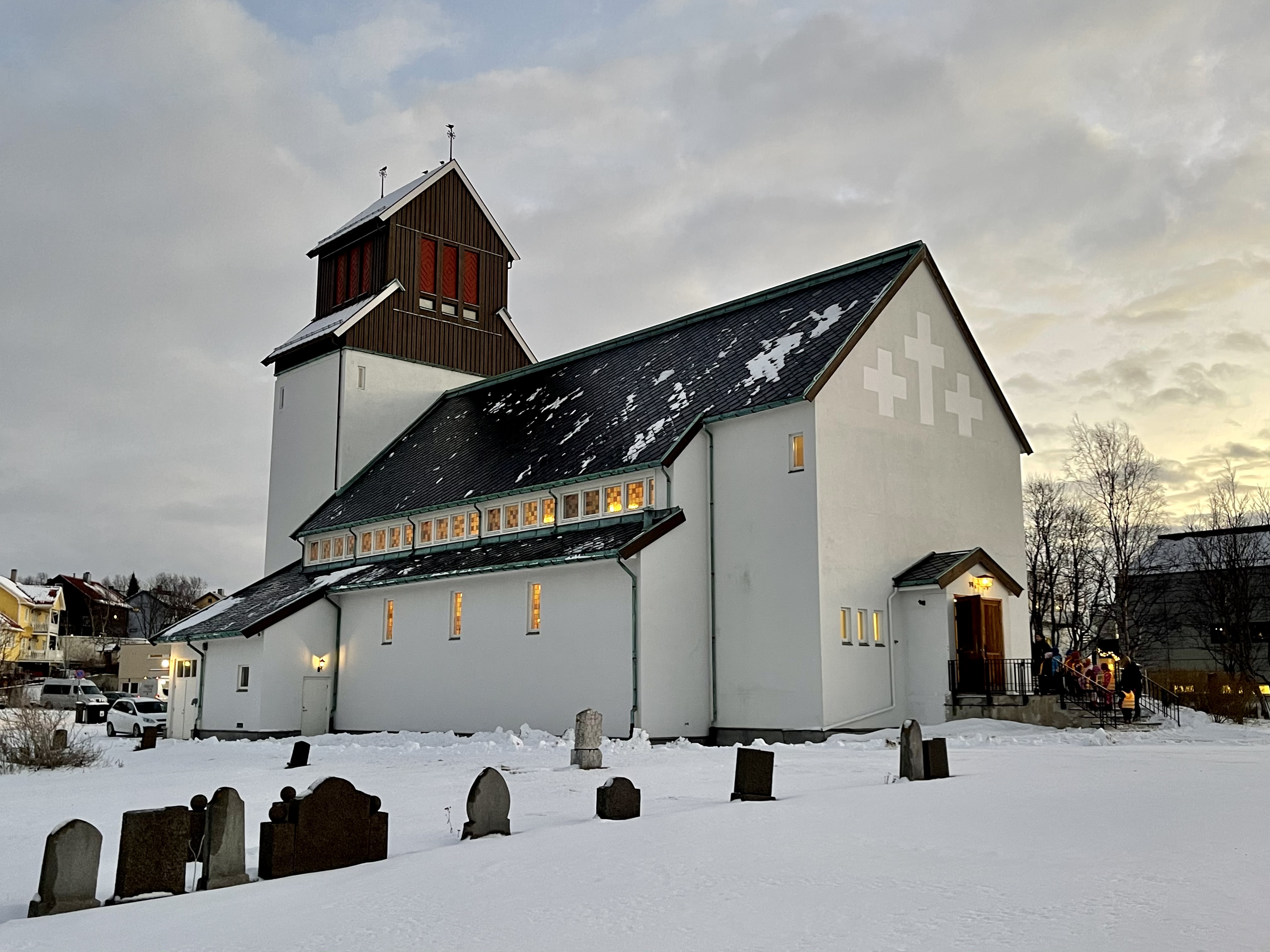 Kirkenes kirke Kirkkoniemessä kokoonnumme paikassa nimeltä Kirkenes kirke.