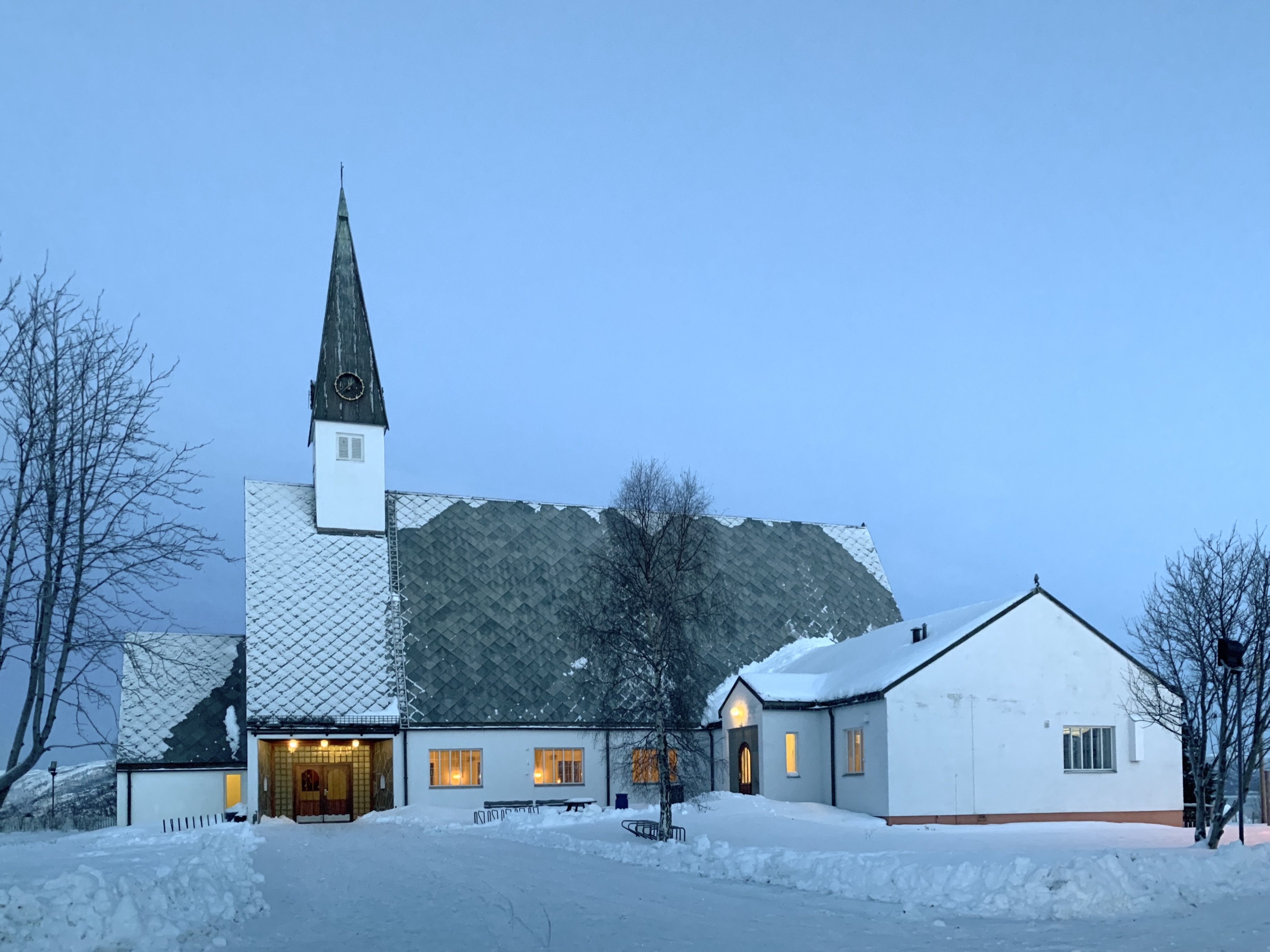 Altassa kokoonnumme paikassa nimeltä Elvebakken kirke.