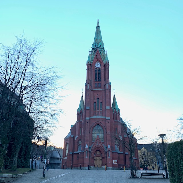 Bergenissä kokoonnumme paikassa nimeltä Johanneskirken.