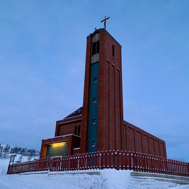 Båtsfjordissa kokoonnumme paikassa nimeltä Båtsfjord kirke.
