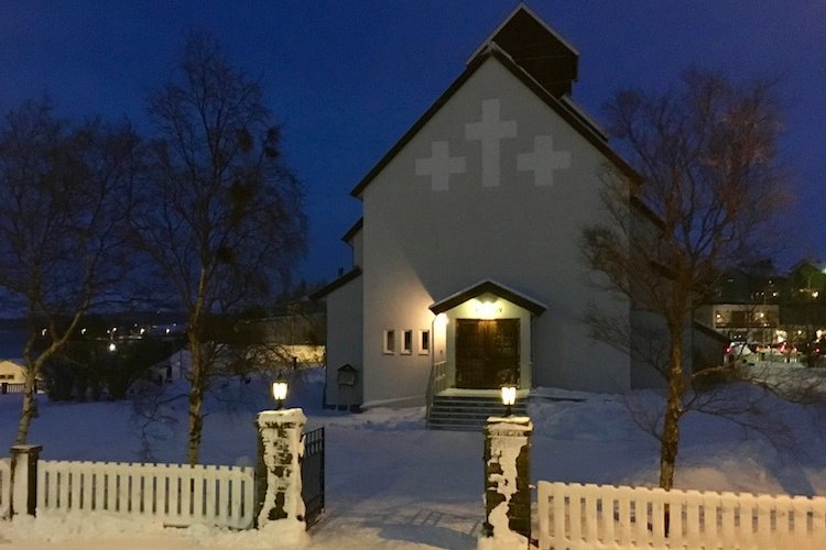 Kirkkoniemi: Adventtikirkko ja joululaulut Kirkkoniemi: Adventtikirkko ja joululaulut